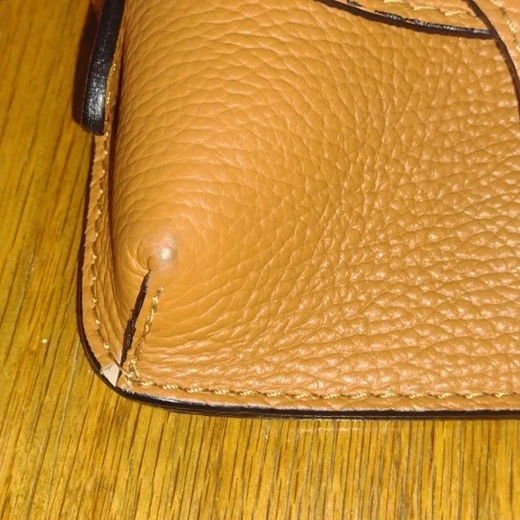 Vera Pelle Leather Crossbody Bag - Picture 15 of 16